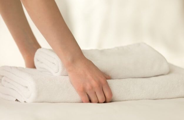 como desencadir toalhas de banho branca